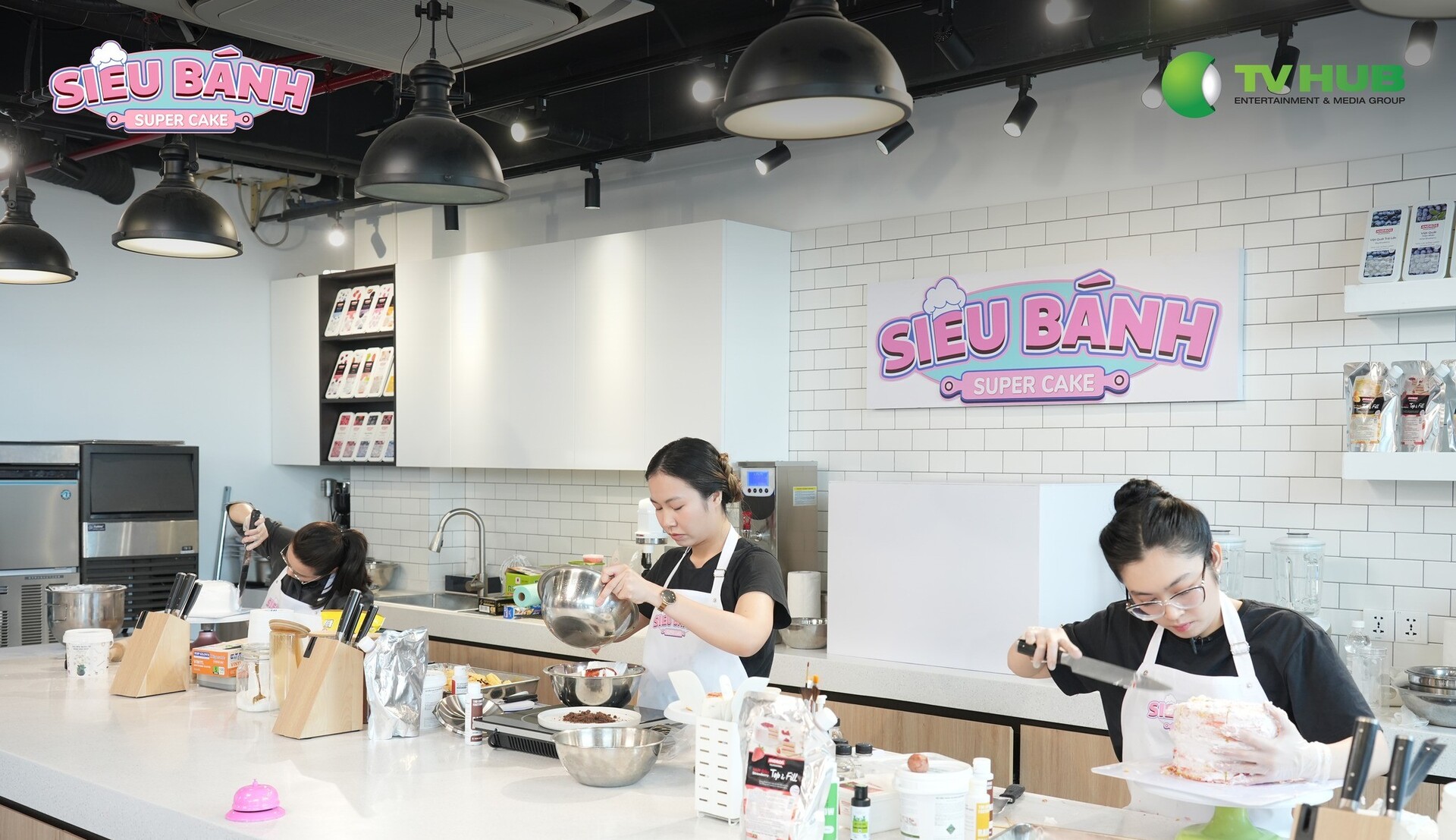 Enter The Fantastic World Of Baking Wonders At Super Cake