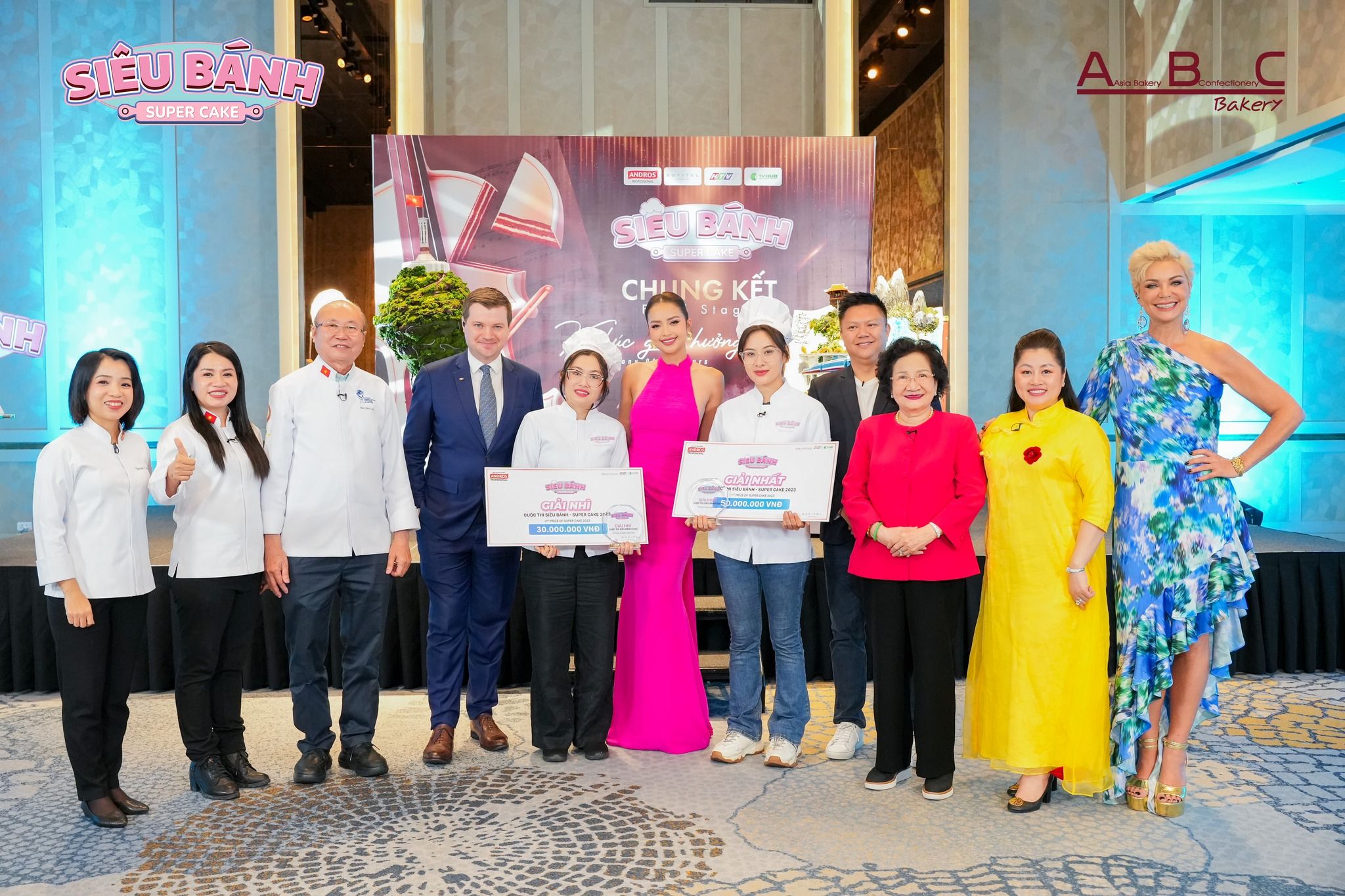 Be Spellbound By Super Giant Cake More Than 1 Meter To Recreating Vietnamese Scenic Beauty