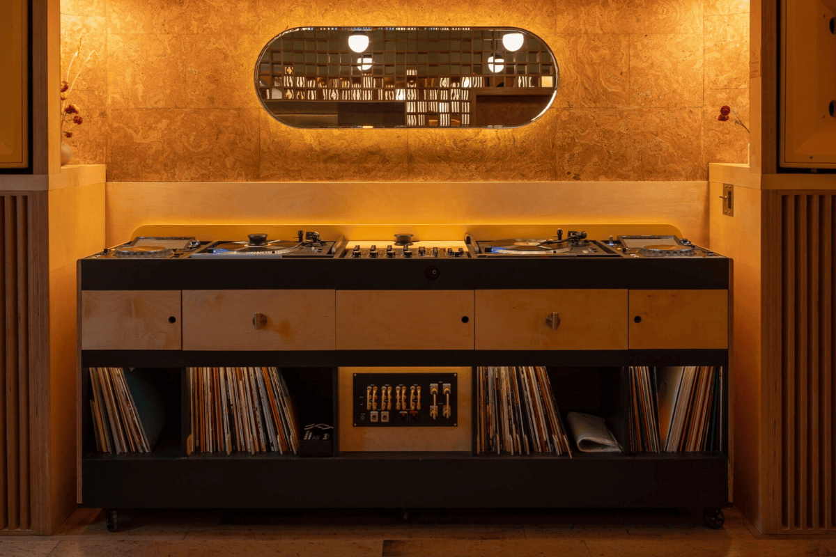 Listening Bars<br>When Music Takes The Lead