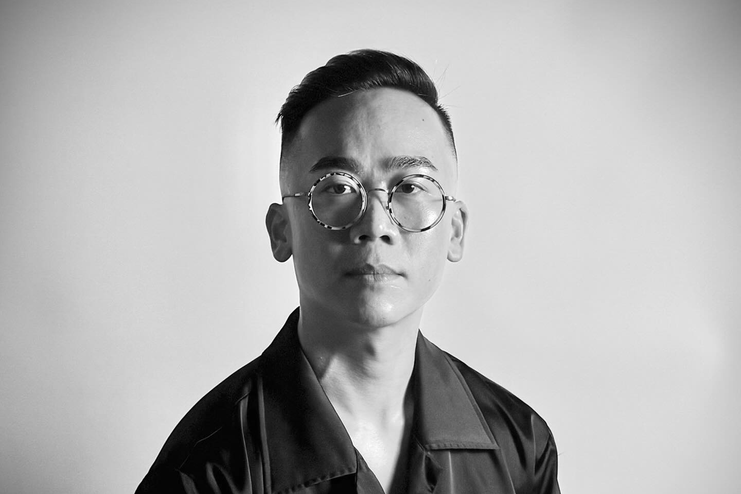 Thom Nguyen <br> The Artist of the Fluid Canvas